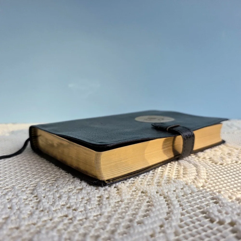 HCSB Police Officer's Bible 2004  Holman Black Bonded Leather Tab Closure w/ BOX